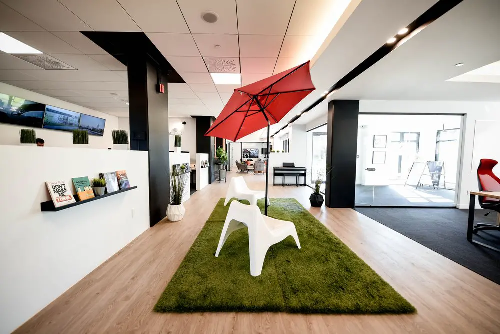 2727 Coworking Montreal office space photo 100 - modern workspace, private offices, and amenities in Griffintown