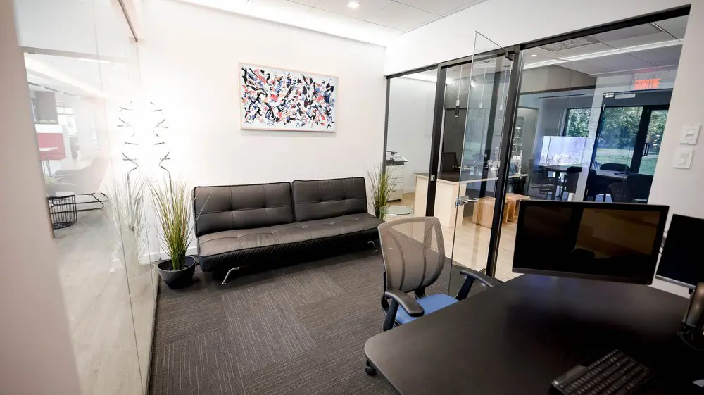 2727 Coworking Montreal office space photo 102 - modern workspace, private offices, and amenities in Griffintown