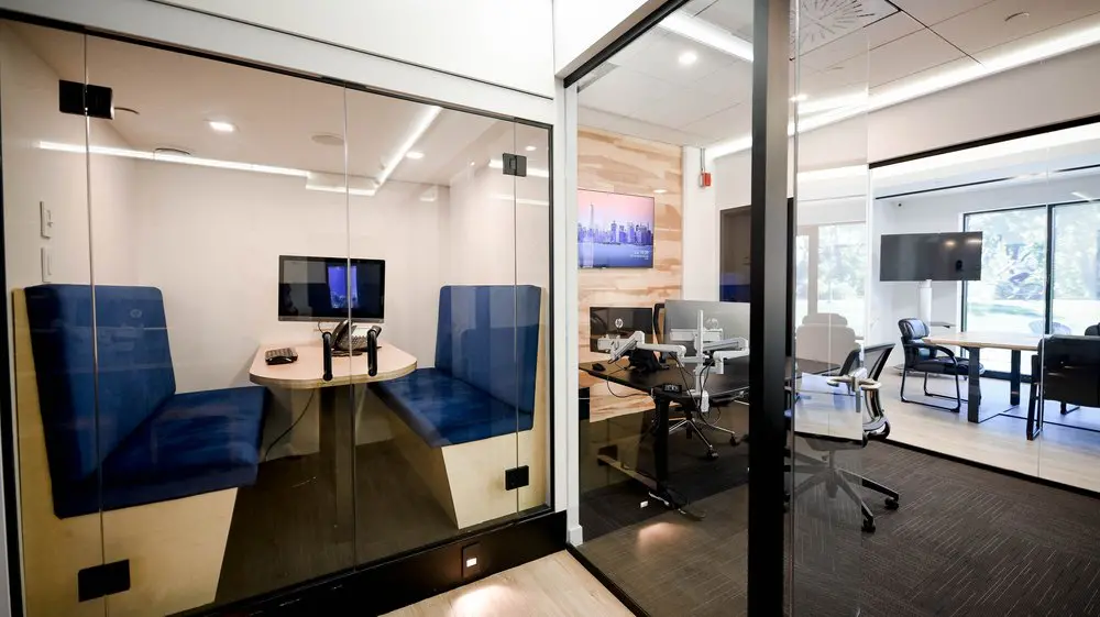 2727 Coworking Montreal office space photo 104 - modern workspace, private offices, and amenities in Griffintown