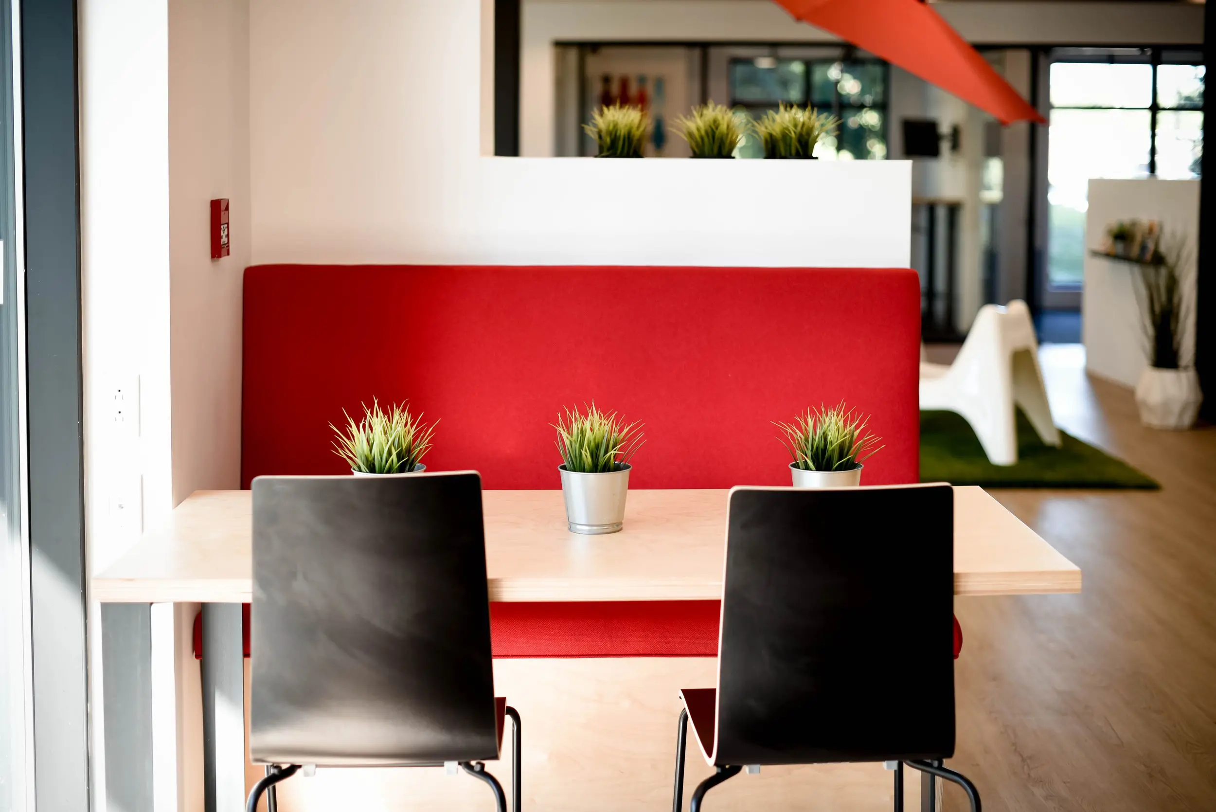 2727 Coworking Montreal office space photo 117 - modern workspace, private offices, and amenities in Griffintown