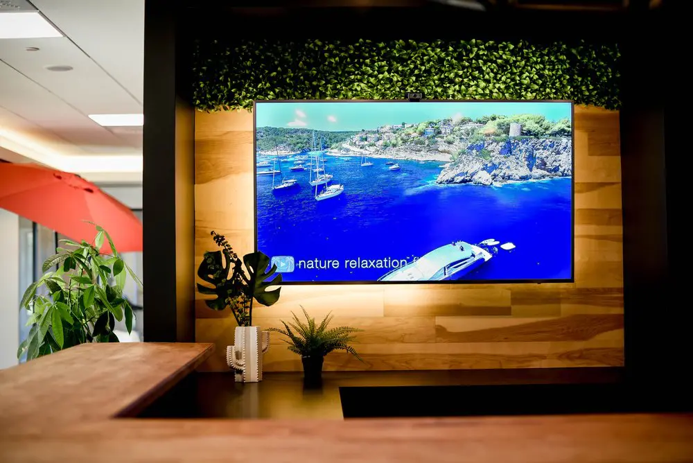 2727 Coworking Montreal office space photo 130 - modern workspace, private offices, and amenities in Griffintown