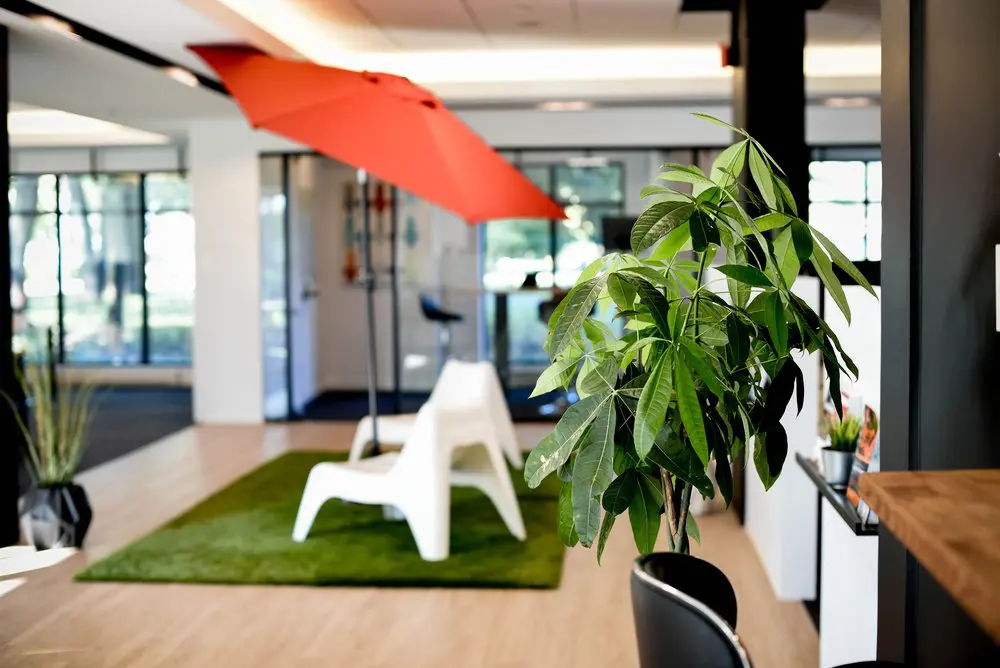 2727 Coworking Montreal office space photo 144 - modern workspace, private offices, and amenities in Griffintown