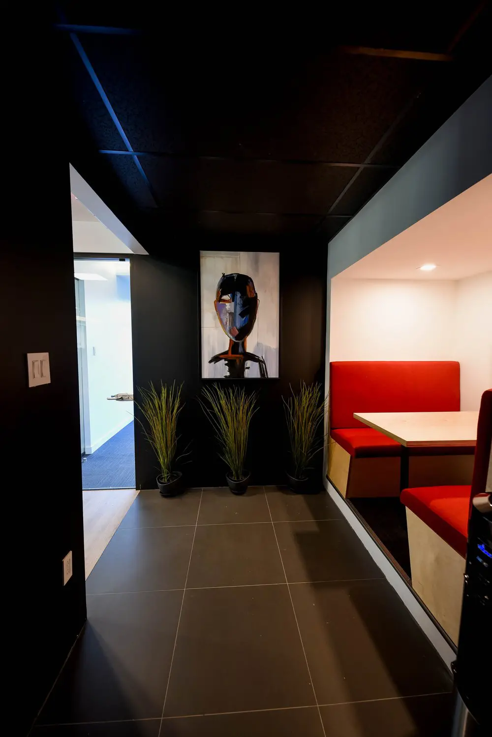 2727 Coworking Montreal office space photo 15 - modern workspace, private offices, and amenities in Griffintown