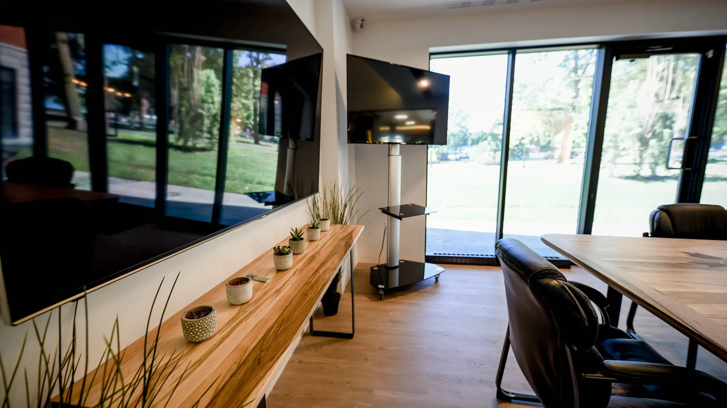 2727 Coworking Montreal office space photo 2 - modern workspace, private offices, and amenities in Griffintown