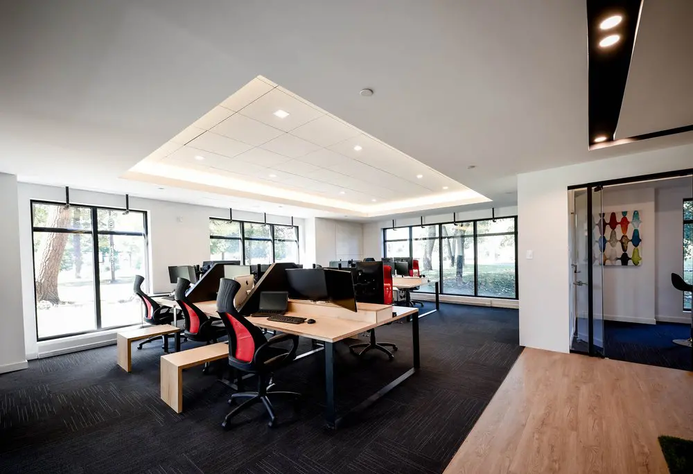 2727 Coworking Montreal office space photo 25 - modern workspace, private offices, and amenities in Griffintown