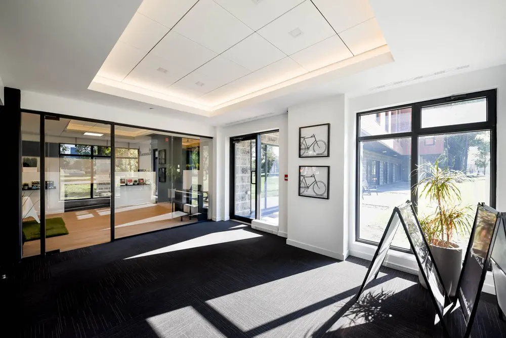 2727 Coworking Montreal office space photo 28 - modern workspace, private offices, and amenities in Griffintown