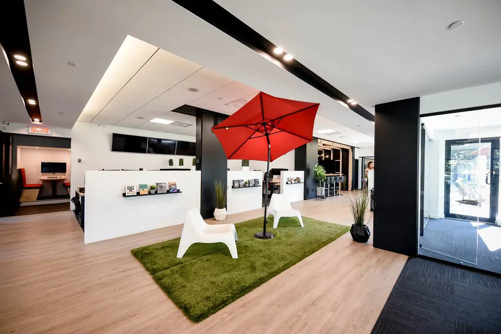 2727 Coworking Montreal office space photo 31 - modern workspace, private offices, and amenities in Griffintown