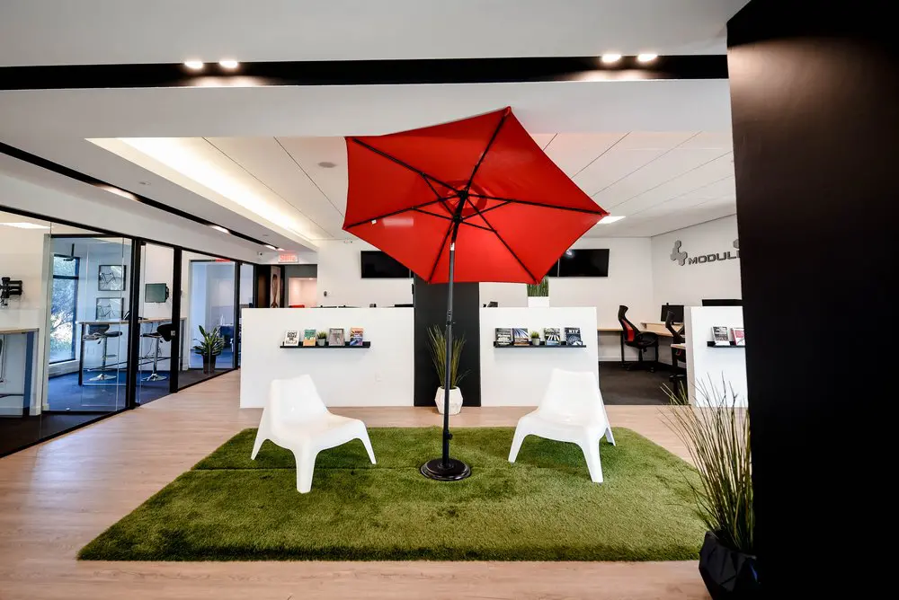 2727 Coworking Montreal office space photo 32 - modern workspace, private offices, and amenities in Griffintown