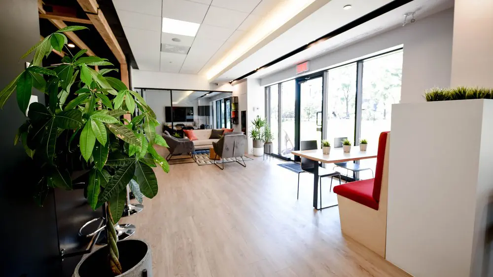 2727 Coworking Montreal office space photo 35 - modern workspace, private offices, and amenities in Griffintown