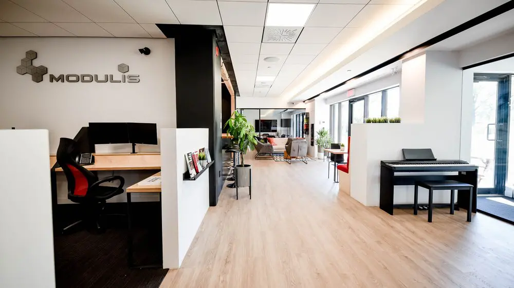 2727 Coworking Montreal office space photo 36 - modern workspace, private offices, and amenities in Griffintown