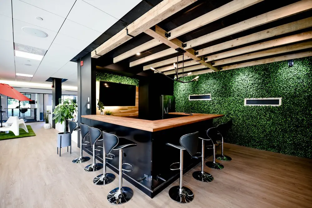 2727 Coworking Montreal office space photo 37 - modern workspace, private offices, and amenities in Griffintown