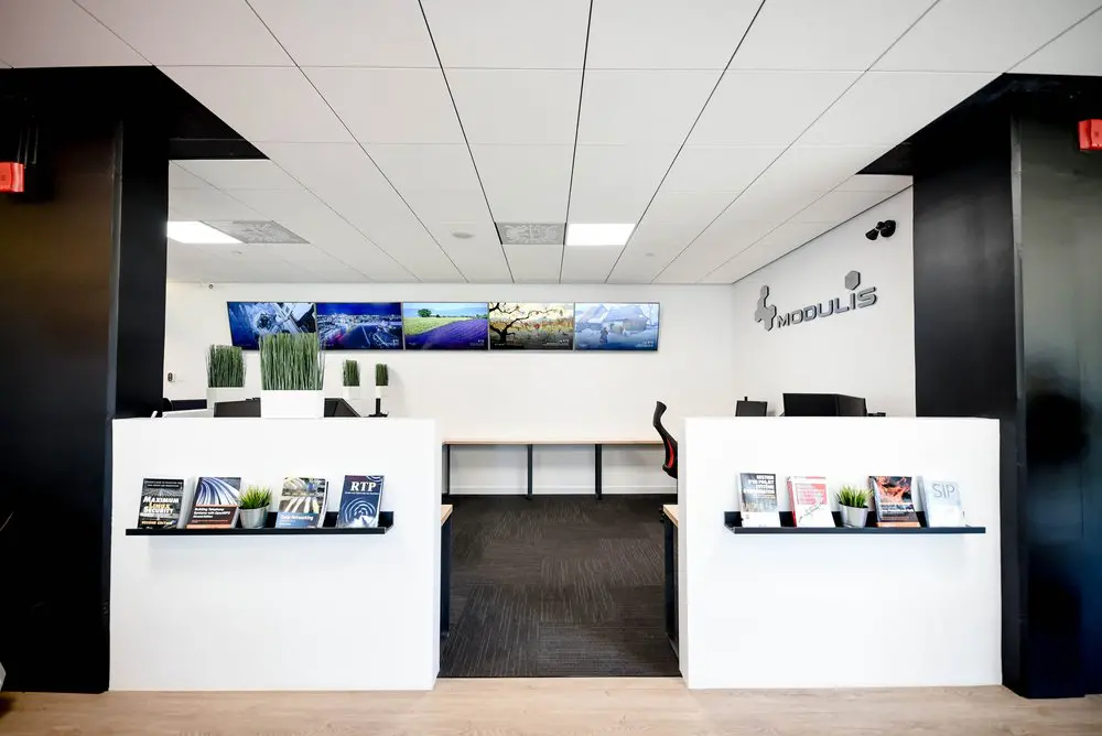 2727 Coworking Montreal office space photo 39 - modern workspace, private offices, and amenities in Griffintown