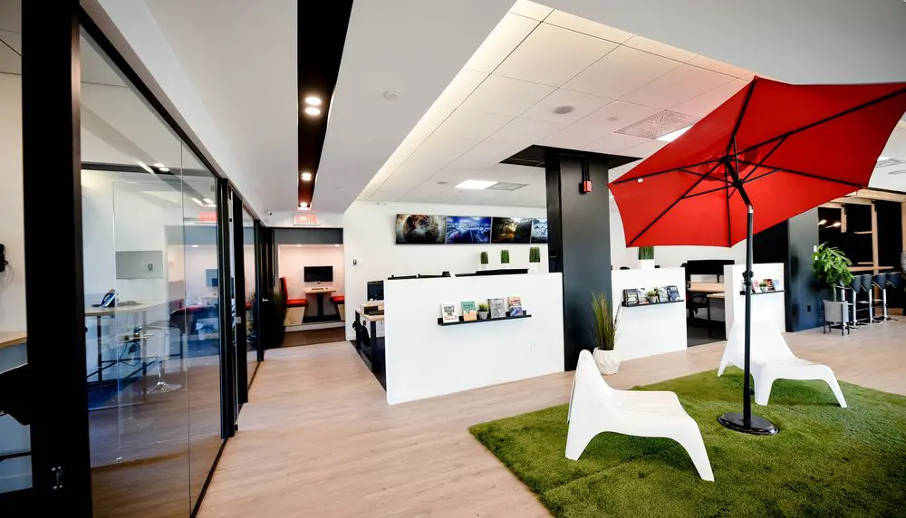 2727 Coworking Montreal office space photo 41 - modern workspace, private offices, and amenities in Griffintown