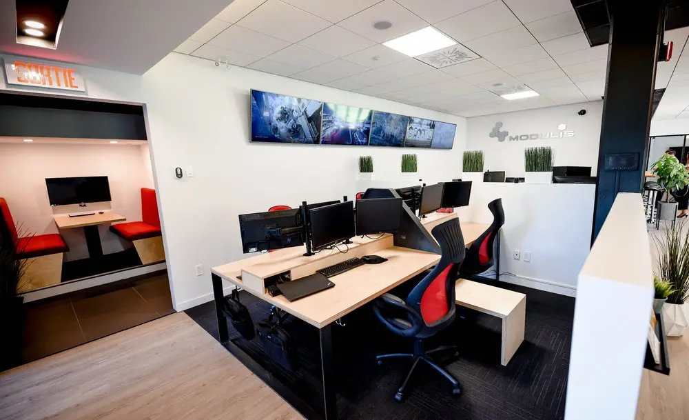 2727 Coworking Montreal office space photo 42 - modern workspace, private offices, and amenities in Griffintown