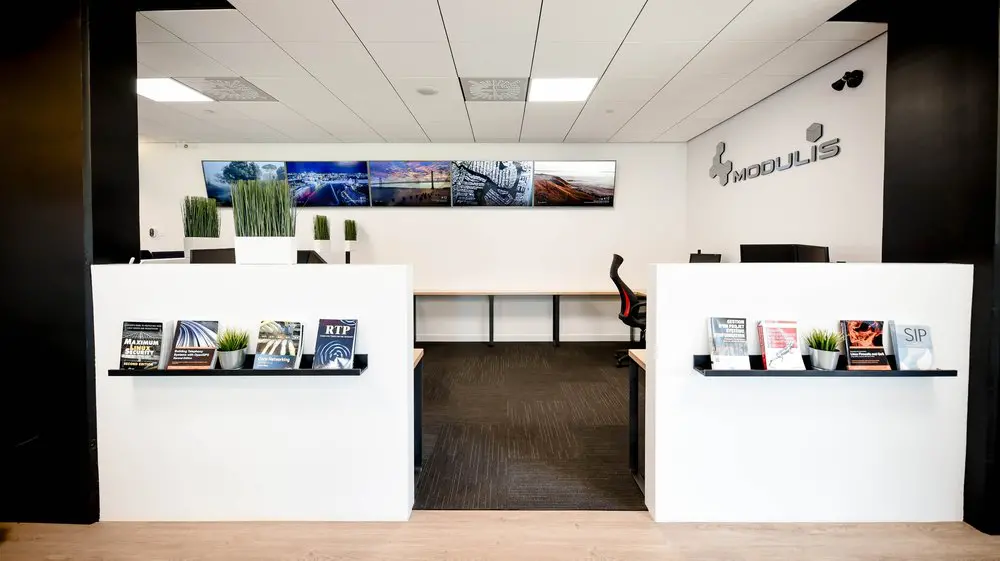 2727 Coworking Montreal office space photo 43 - modern workspace, private offices, and amenities in Griffintown