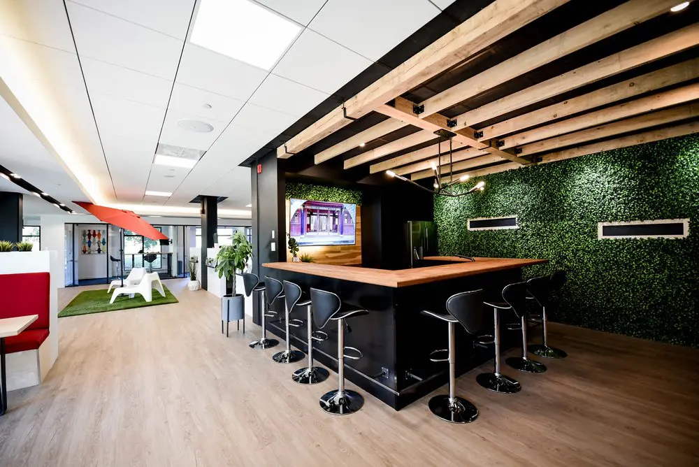 2727 Coworking Montreal office space photo 47 - modern workspace, private offices, and amenities in Griffintown