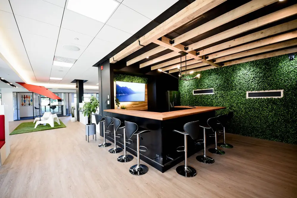 2727 Coworking Montreal office space photo 48 - modern workspace, private offices, and amenities in Griffintown