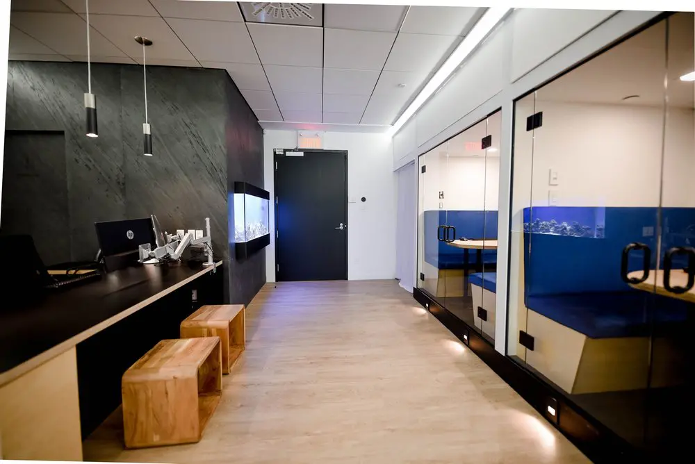 2727 Coworking Montreal office space photo 58 - modern workspace, private offices, and amenities in Griffintown