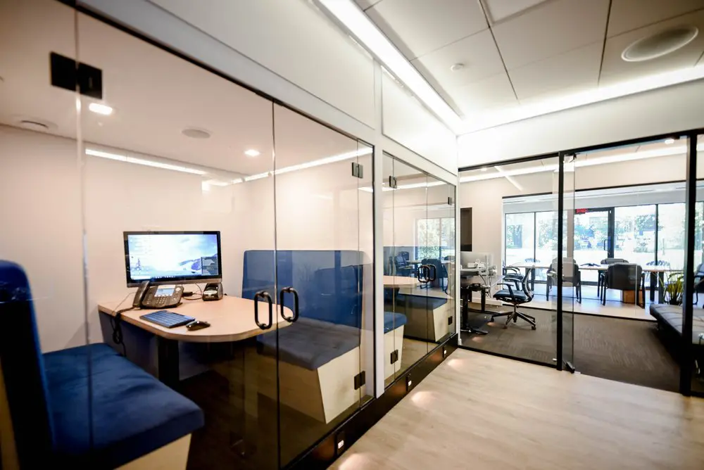 2727 Coworking Montreal office space photo 61 - modern workspace, private offices, and amenities in Griffintown