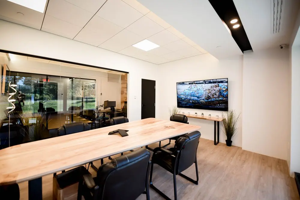 2727 Coworking Montreal office space photo 68 - modern workspace, private offices, and amenities in Griffintown