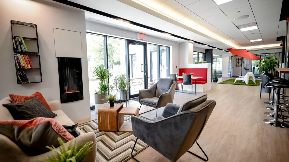 2727 Coworking Montreal office space photo 71 - modern workspace, private offices, and amenities in Griffintown