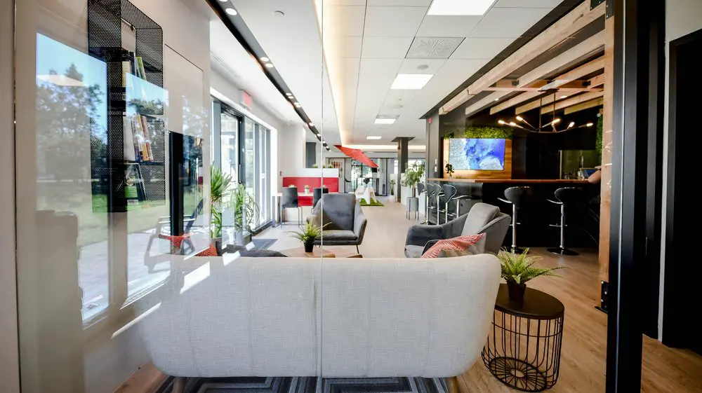 2727 Coworking Montreal office space photo 72 - modern workspace, private offices, and amenities in Griffintown