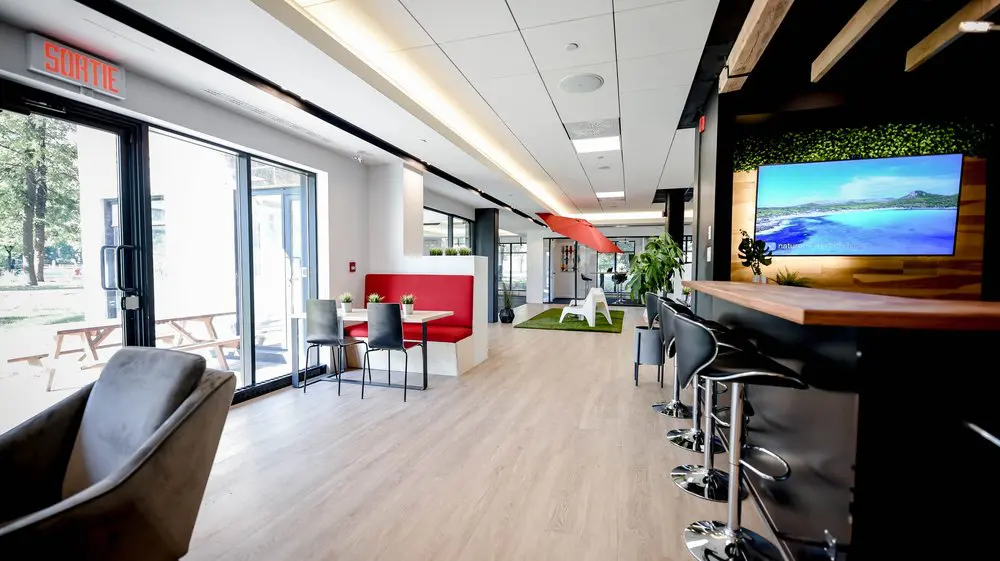 2727 Coworking Montreal office space photo 74 - modern workspace, private offices, and amenities in Griffintown