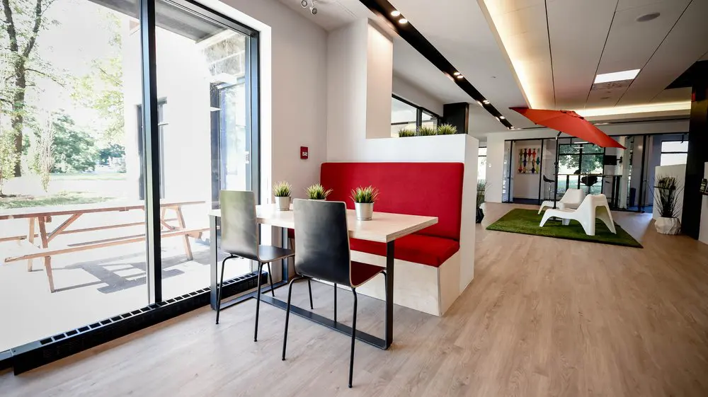 2727 Coworking Montreal office space photo 76 - modern workspace, private offices, and amenities in Griffintown