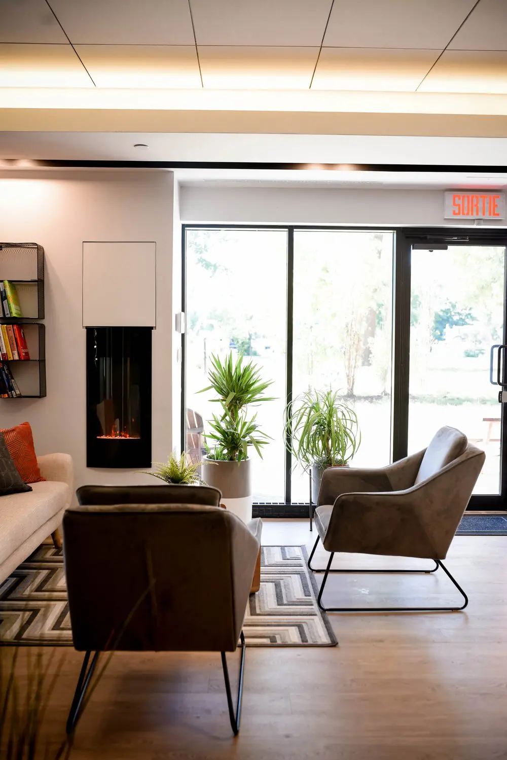 2727 Coworking Montreal office space photo 77 - modern workspace, private offices, and amenities in Griffintown