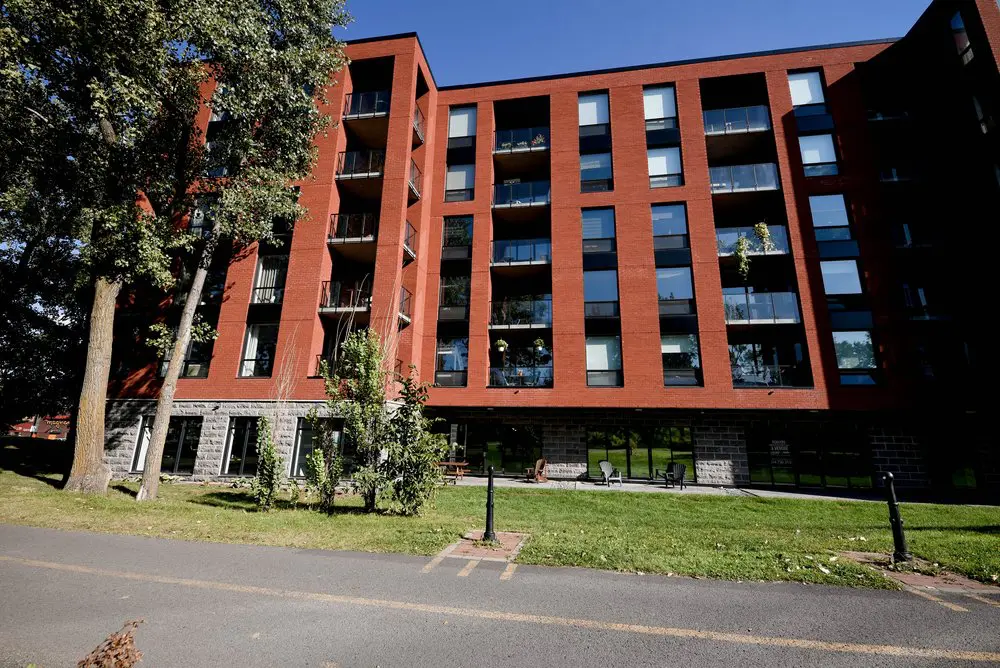 2727 Coworking Montreal office space photo 79 - modern workspace, private offices, and amenities in Griffintown