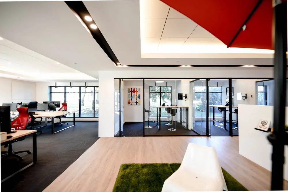 2727 Coworking Montreal office space photo 90 - modern workspace, private offices, and amenities in Griffintown