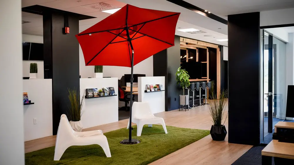 2727 Coworking Montreal office space photo 95 - modern workspace, private offices, and amenities in Griffintown